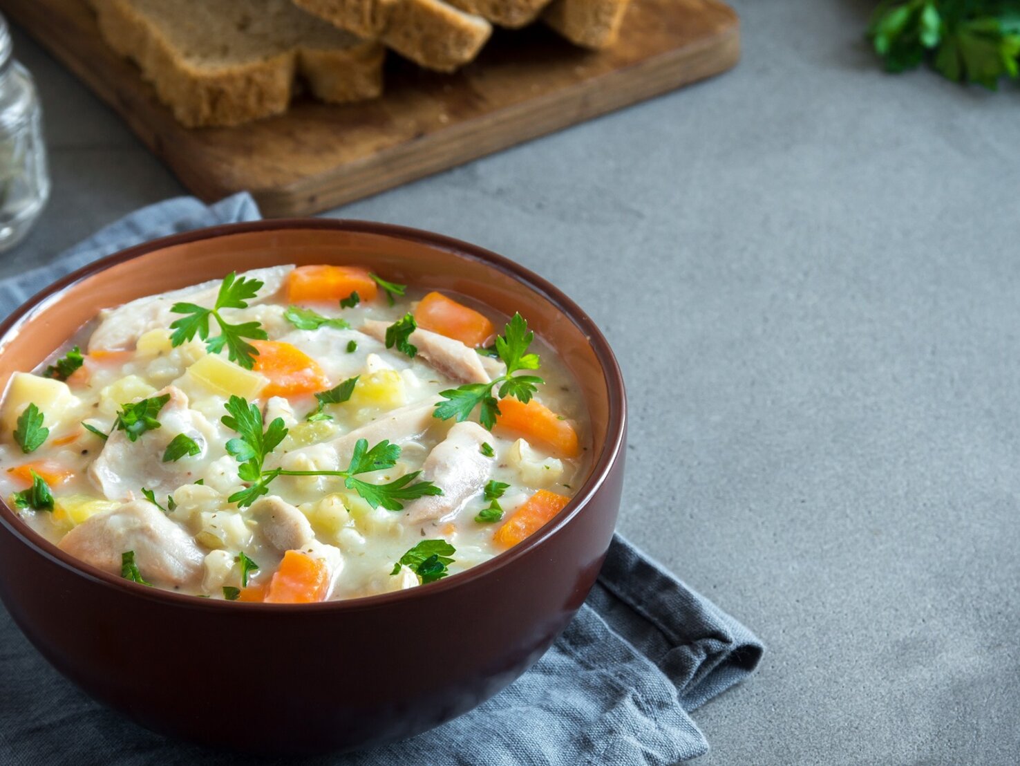 Cremige Hühnersuppe mit Reis – Wohlfühlsuppe zum Genießen