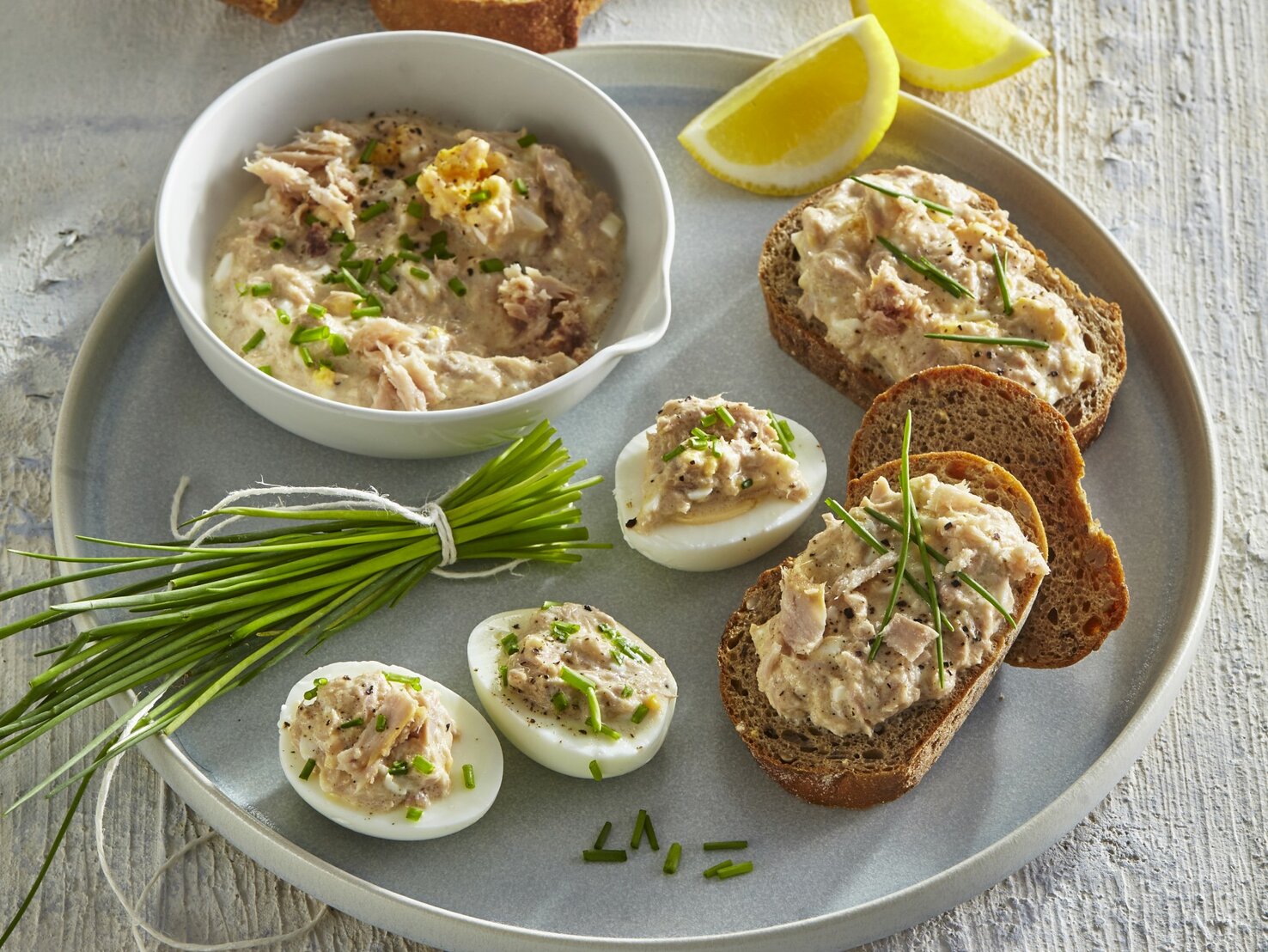 Thunfisch-Ei-Aufstrich mit Schnittlauch &amp; Zitrone: So gut!