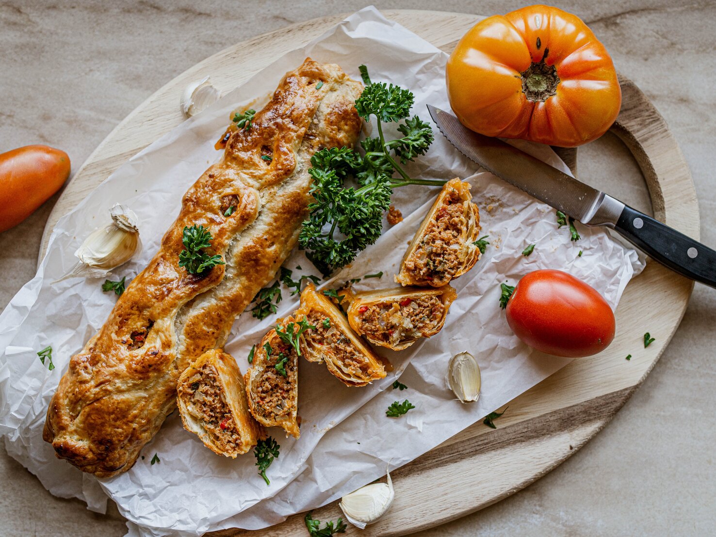 Hackfleisch-Blätterteig-Rolle: Einfach &amp; umwerfend lecker