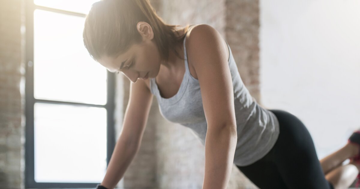 Straffes und aufmunterndes Bruststraffungstraining für Frauen