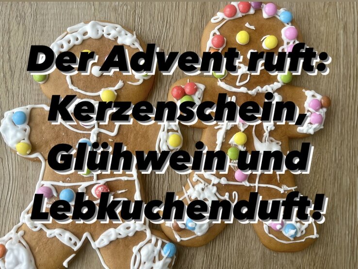 Advent Spruch vor einem Foto mit zwei Lebkuchenmännchen, die mit Zuckerguss und Schokolinsen verziert sind.  | © BILD der FRAU 