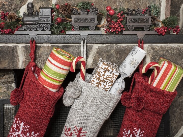 Socken am Kamin.jpg | © Getty Images/klikk