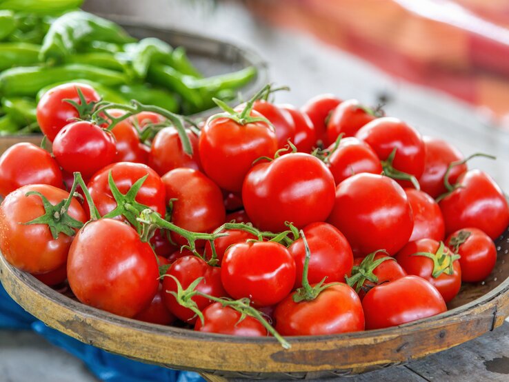 200 g Tomaten haben 34 kcal. | © istock/pidjoe