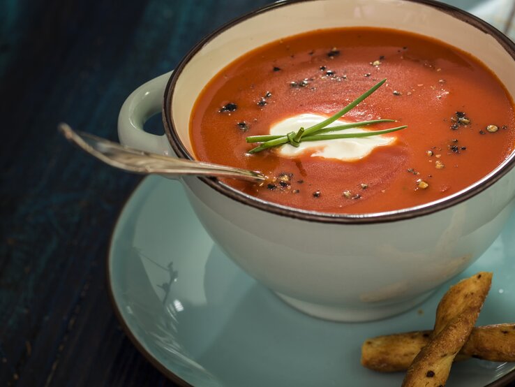 250 ml Tomatencremesuppe hat 58 kcal. | © iStock/GMVozd