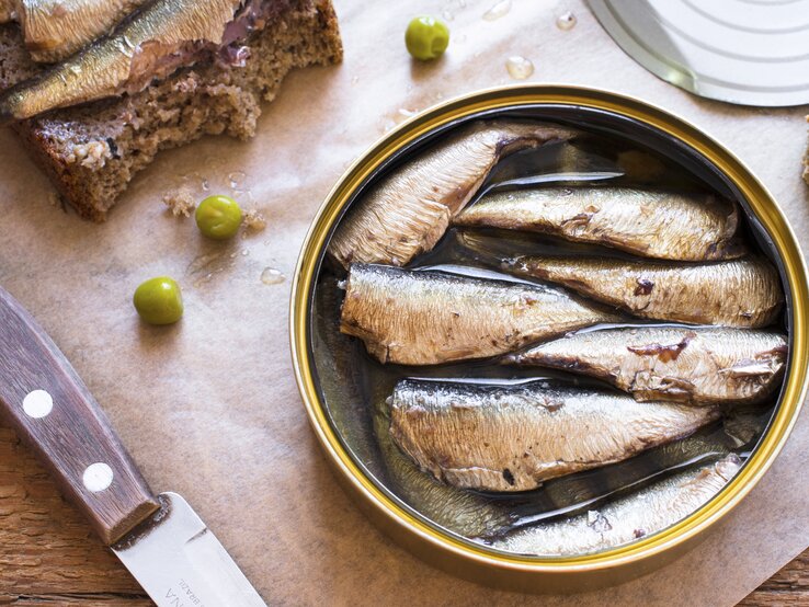 25 g Sardinen aus der Dose haben 55 kcal. | © iStock/Photosiber