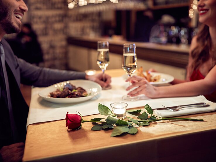 RomantischesDate.jpg | © iStock/LuckyBusiness