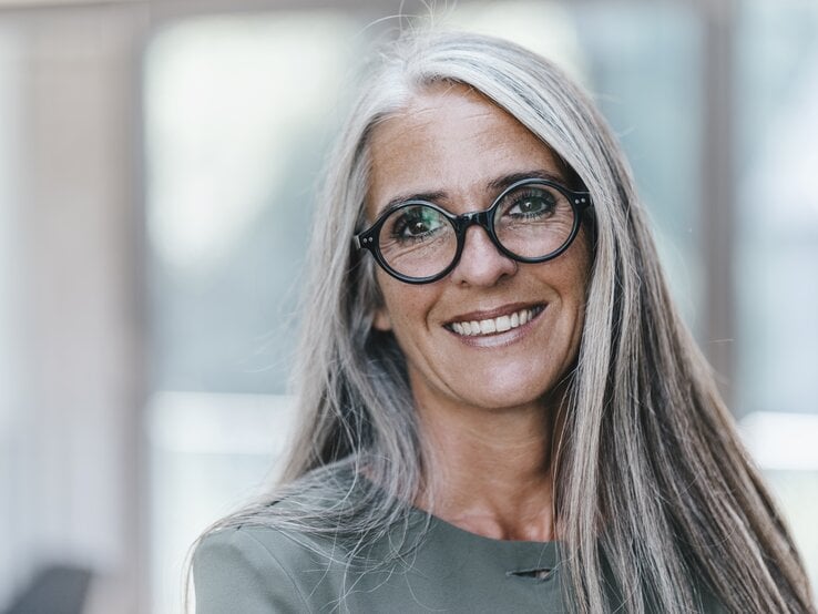 lange-gesträhnte-Haare.jpg | © Getty Images/Westend61