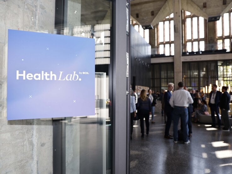 Schild mit der Aufschrift: Health Lab by BCN | © Agency People Image für BCN