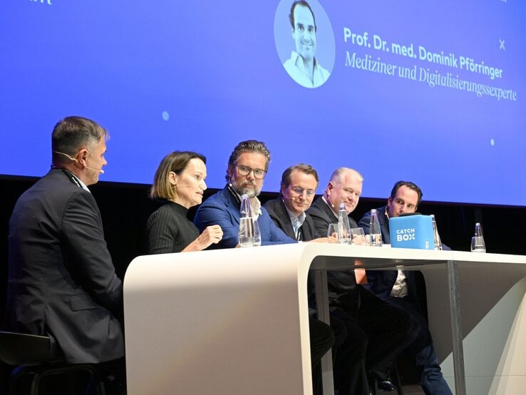 Marco Hammerstein (Geschäftsführer rahm), Dorothee Brakmann (Hauptgeschäftsführerin Pharma Deutschland), Stefan Heilmann (Gründer und Geschäftsführer DoctorBox), Simon Bücher (Geschäftsführer IhreApotheken), Dr. Christian Schareck (Senior Partner Roland Berger) und Prof. Dr. med. Dominik Pförringer (Mediziner und Digitalisierungsexperte) | © Agency People Image für BCN