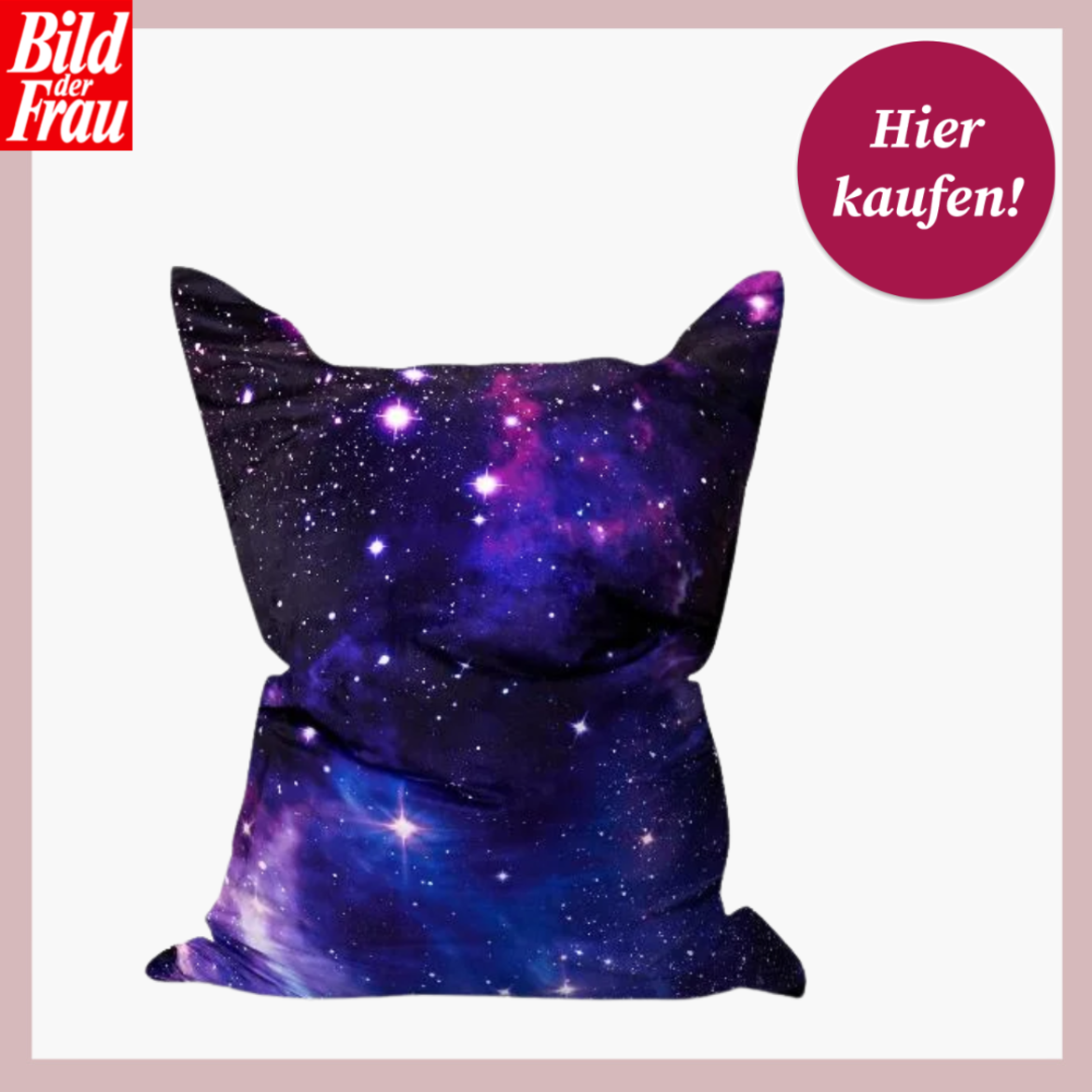 Bequemer Sitzsack mit galaxieartigem Sternenmotiv in Blau, Lila und Schwarz. | © Lidl 