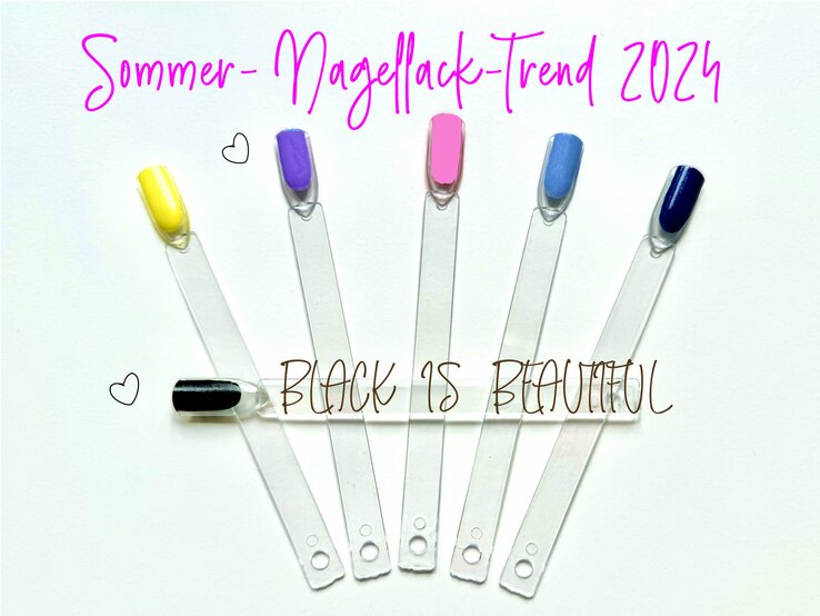 Auswahl von Nagellackfarben für den Sommer 2024 mit dem Text "Sommer-Nagellack-Trend 2024". Es gibt sechs verschiedene Farben auf Nagellack-Teststäbchen | © Renate Zott