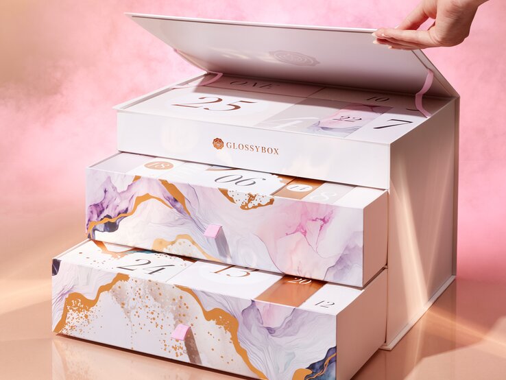 Werbebild des Glossybox-Adventskalenders. | © Oyal Aksu/ Glossybox