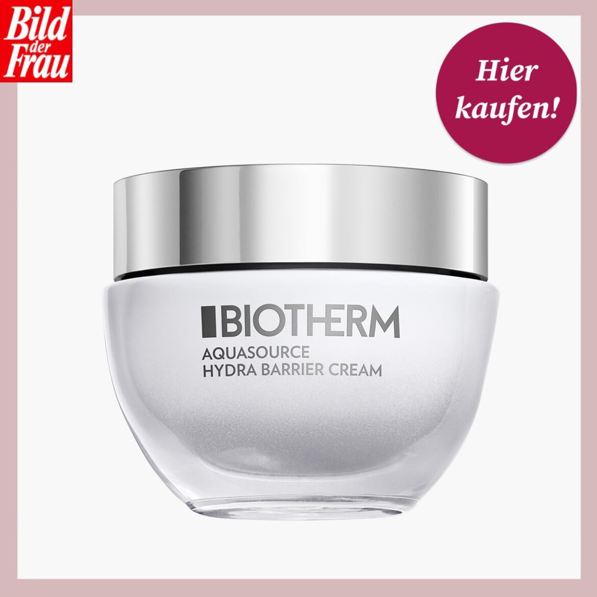 Ein eleganter Glastiegel mit silbernem Deckel enthält die Biotherm Aquasource Hydra Barrier Cream auf weißem Hintergrund. | © Biotherm