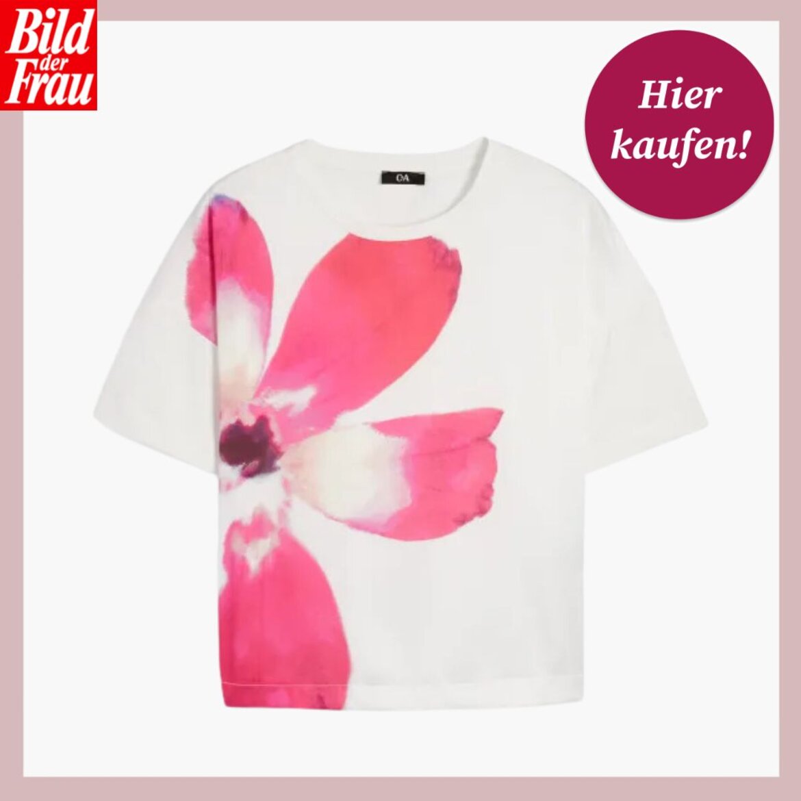 Weißes T-Shirt mit großem, pinkem Blumenmuster auf der Vorderseite, umrahmt von einem rosafarbenen Rand mit "BILD der FRAU"-Logo | © C&A