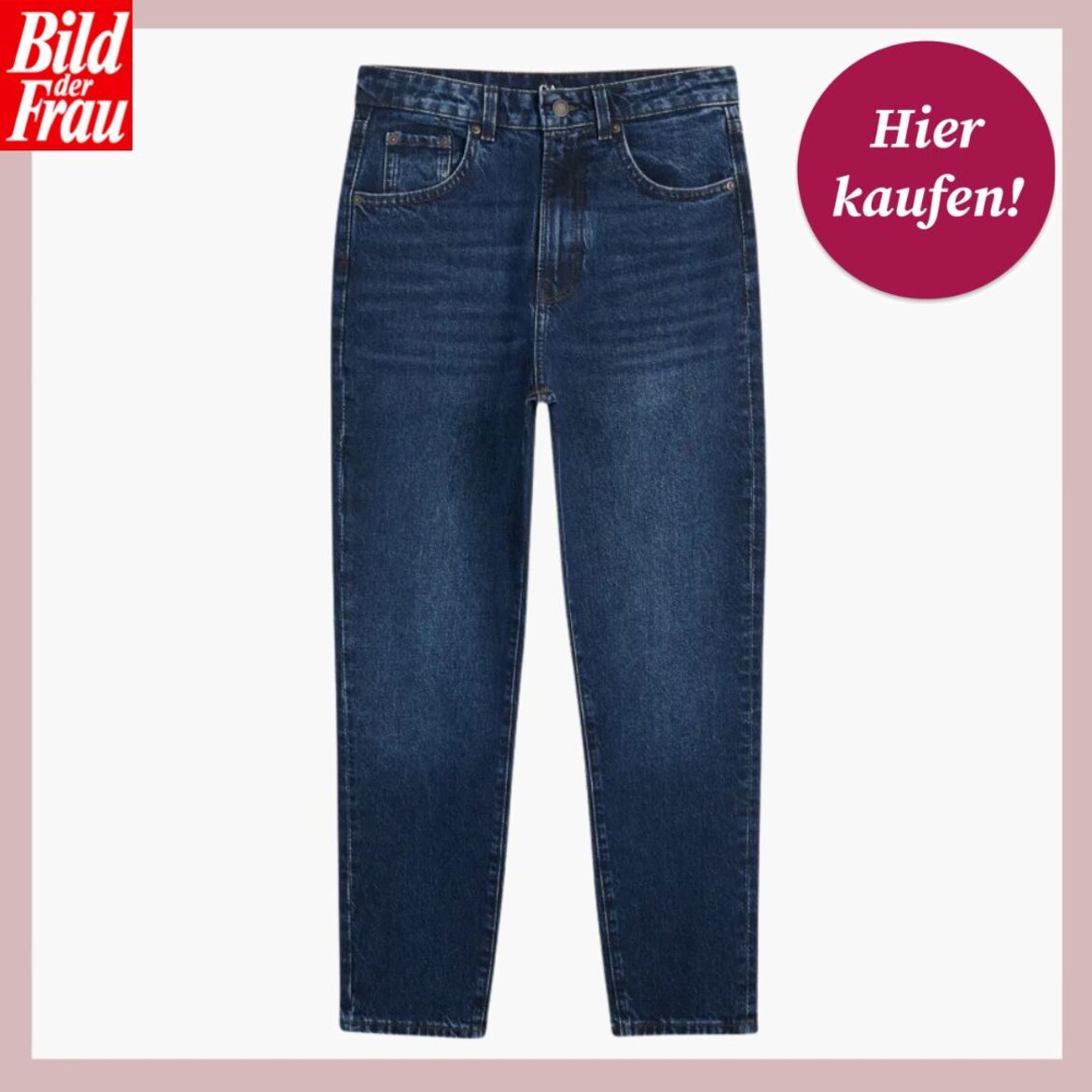 Dunkelblaue Damenjeans im geraden Schnitt mit hoher Taille, fünf Taschen und leichter Waschung auf hellem Hintergrund. | © C&A