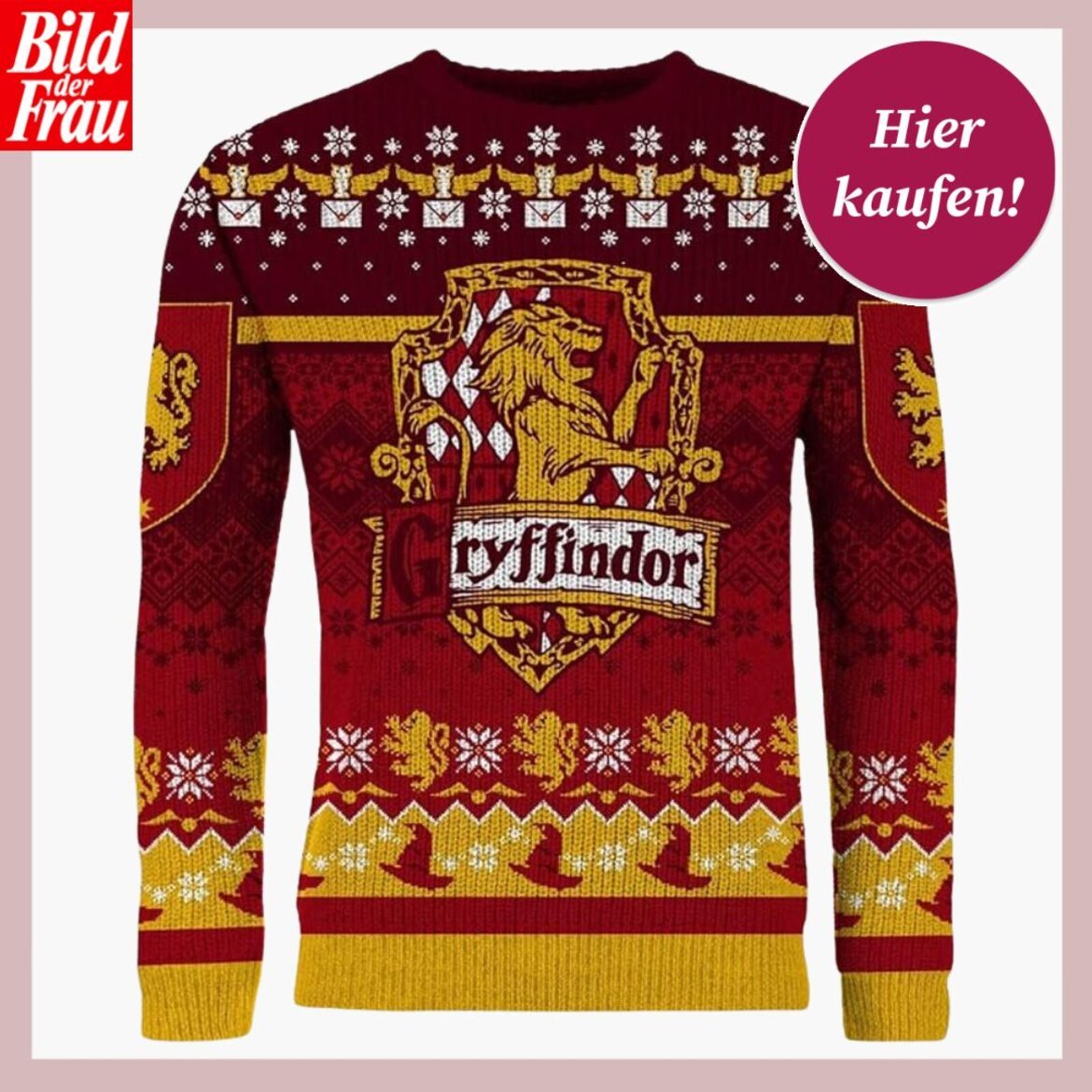 Ein weihnachtlicher Pullover in Rot und Gelb mit einem Löwen-Wappen und kleineren Harry Potter Verzierungen. | © Amazon