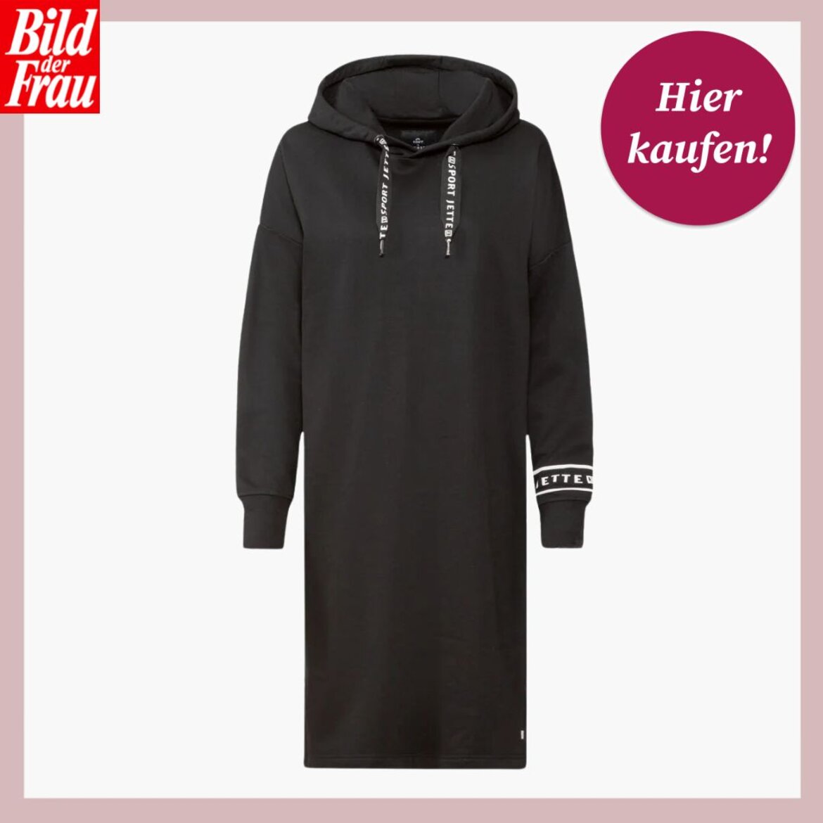 Langes schwarzes Sweatkleid mit Kapuze, weißen Schriftzügen auf Kordeln und Armabschluss, präsentiert von Bild der Frau. | © Lidl